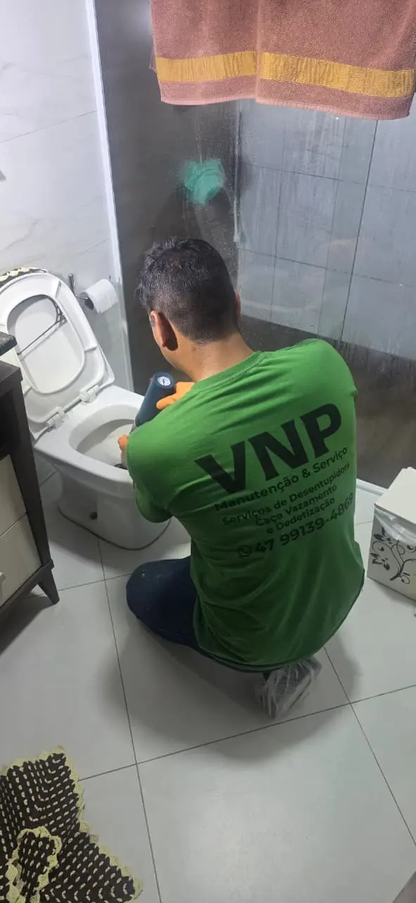 Desentupimento de Vaso Sanitário realizado pela VNP Manutenção Serviços